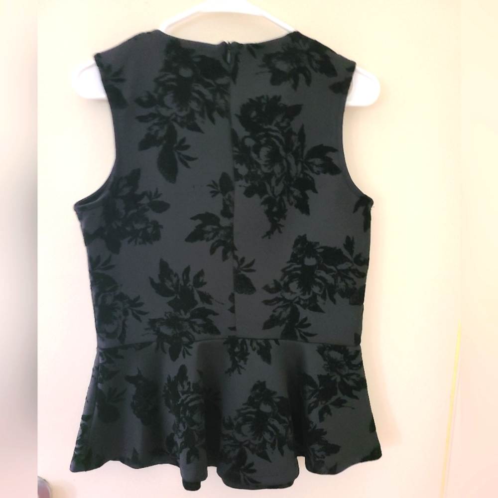 Black, M peplum top